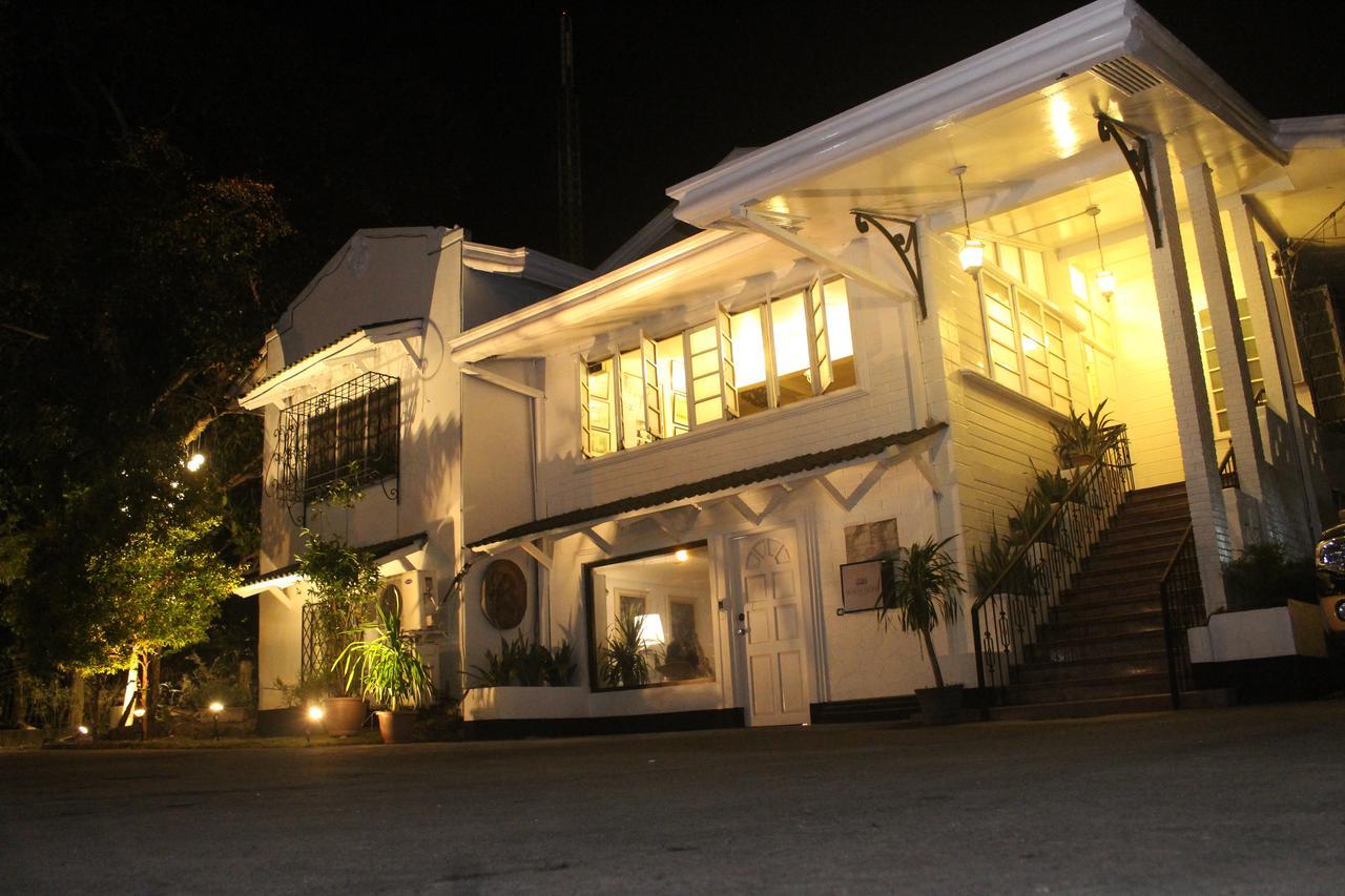 The White Bed And Breakfast Bacolod Exterior foto