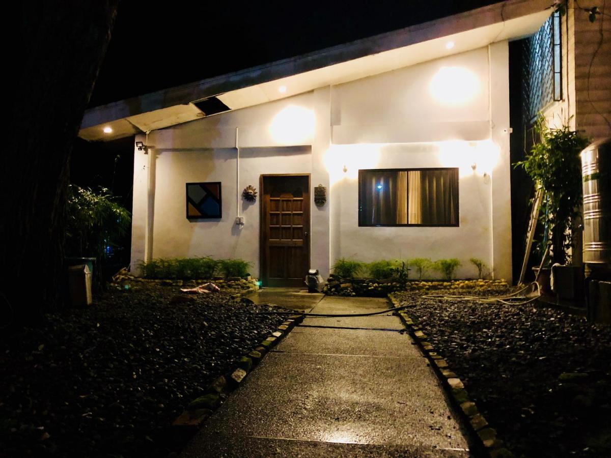 The White Bed And Breakfast Bacolod Exterior foto